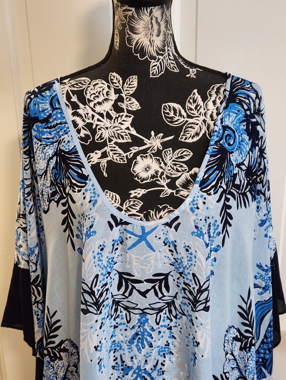 🆕️ 💙HTF Lilly Pulitzer💙 - Maryal Coverup - Picture 8 of 13
